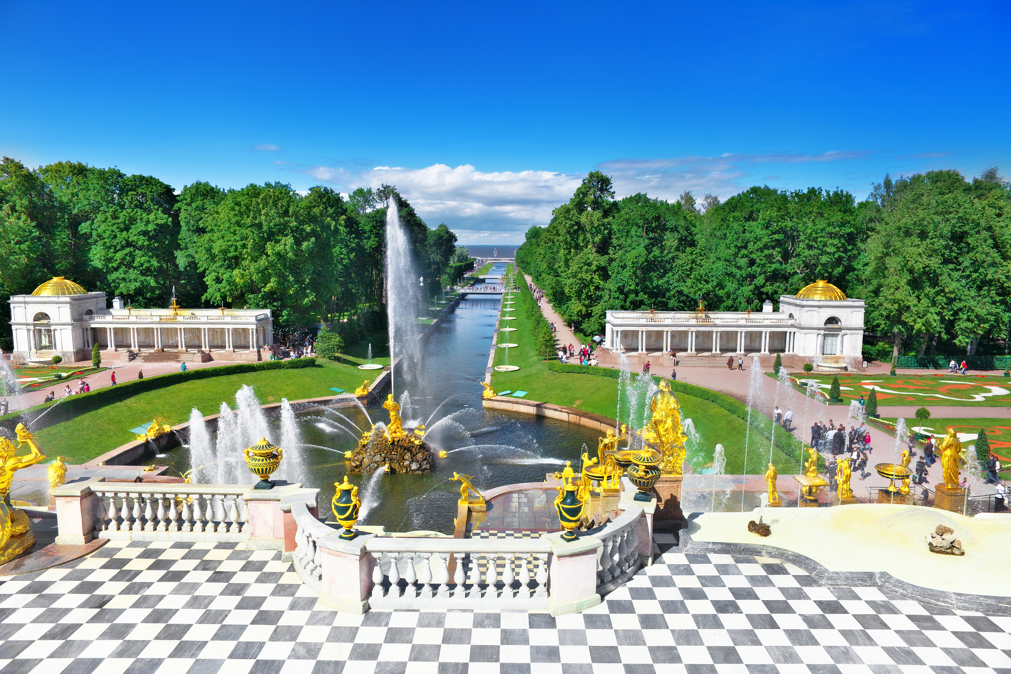 Dreamstime © - Saint-Pétersbourg - Peterhof - Jardins et fontaines (8)